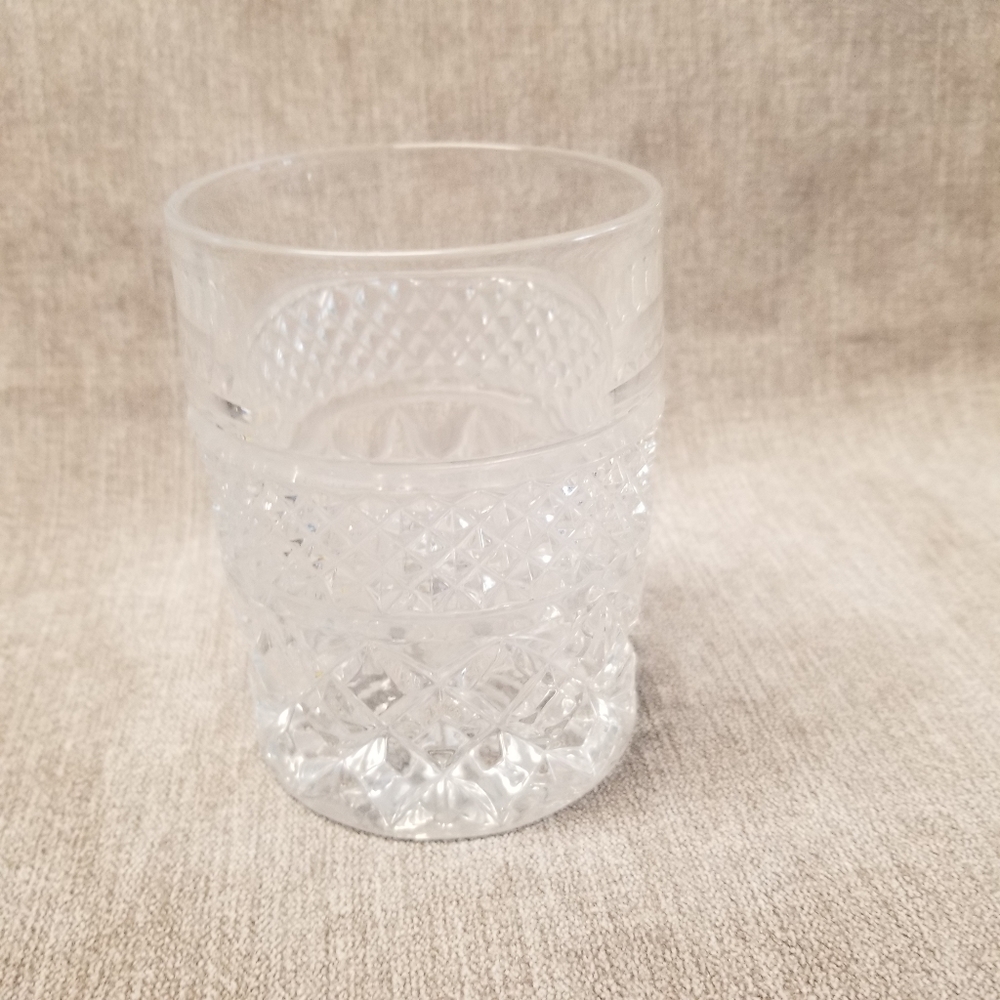 AT10: ANCHOR HOCKING WHISKEY GLASS